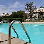 Hotel & 4*