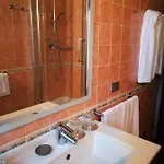 Hotel & 4*