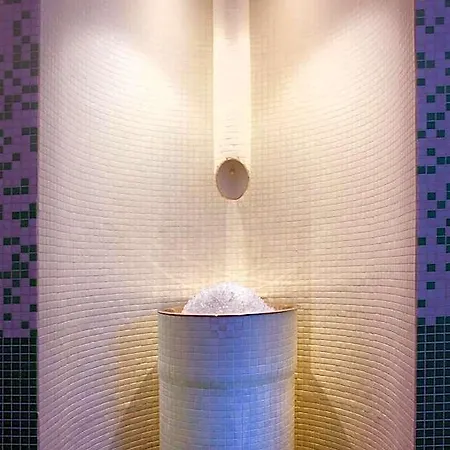 & Hotel