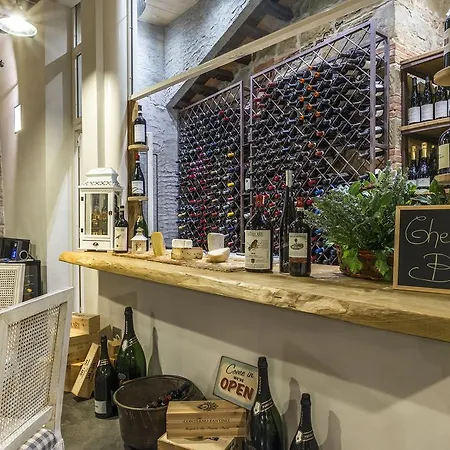 Otel & Cortona
