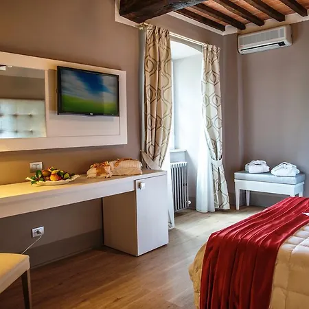 & Cortona